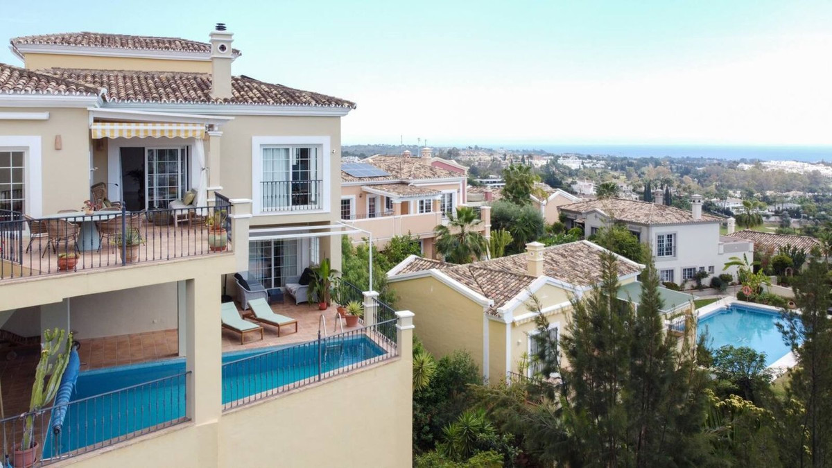 						Villa  Detached
																					for rent
																			 in Nueva Andalucía
					