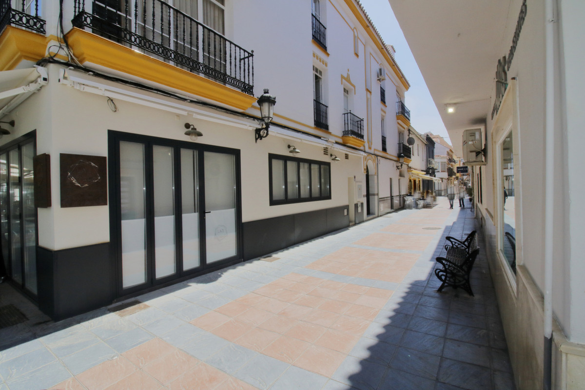 TRANSFER 240.000€, 9 YEARS LEFT RENTAL AGREEMENT.

Restaurant, Fuengirola, Costa del Sol.
Built 138 , Spain