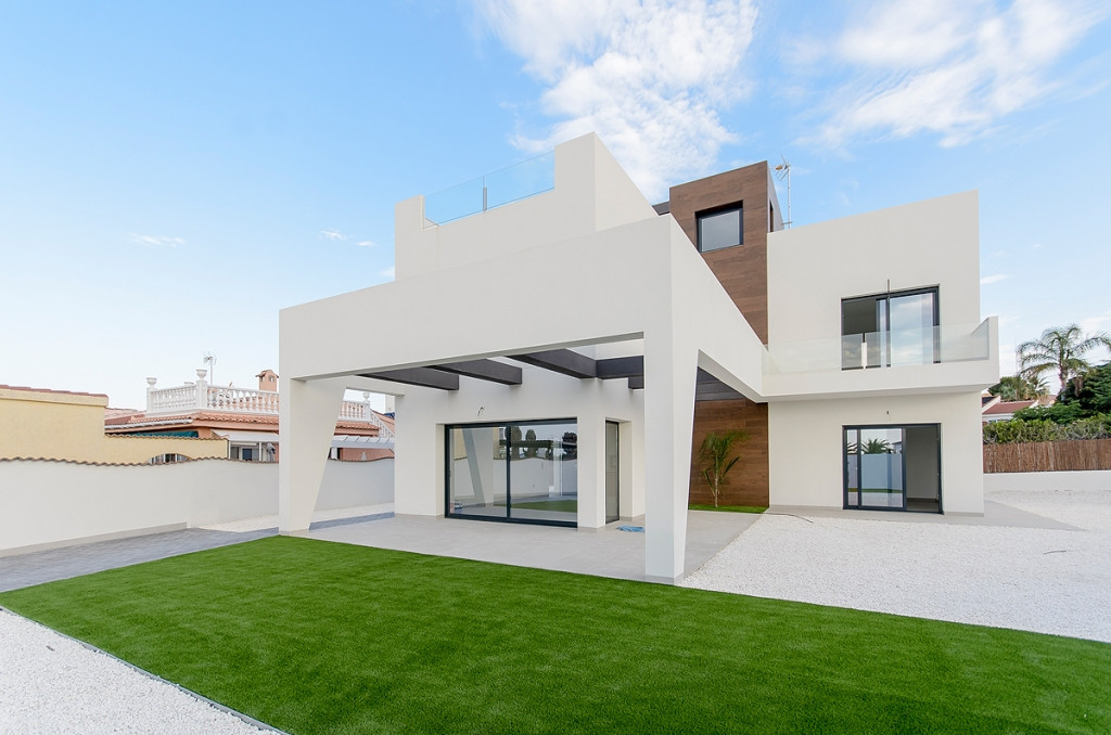 Lovely villa in the centre of Ciudad Quesada. A big plot with a 150 square meter villa with 3 bedroo, Spain