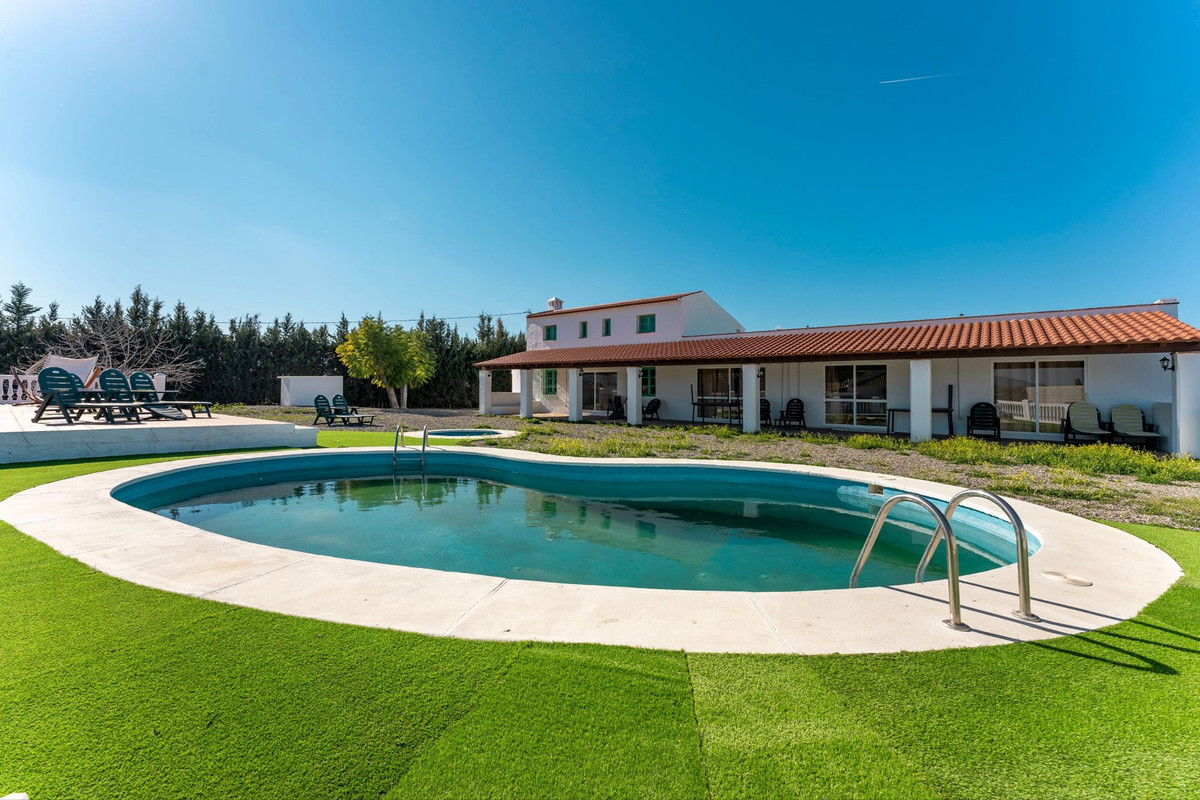 14 bed, 10 bath Villa - Detached - for sale in Alhaurín el Grande, Málaga, for 899,900 EUR