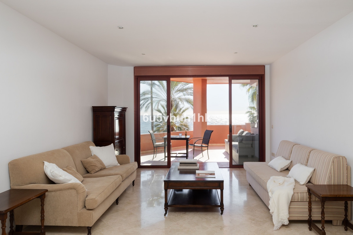 Middle Floor Apartment for sale in Estepona, Costa del Sol