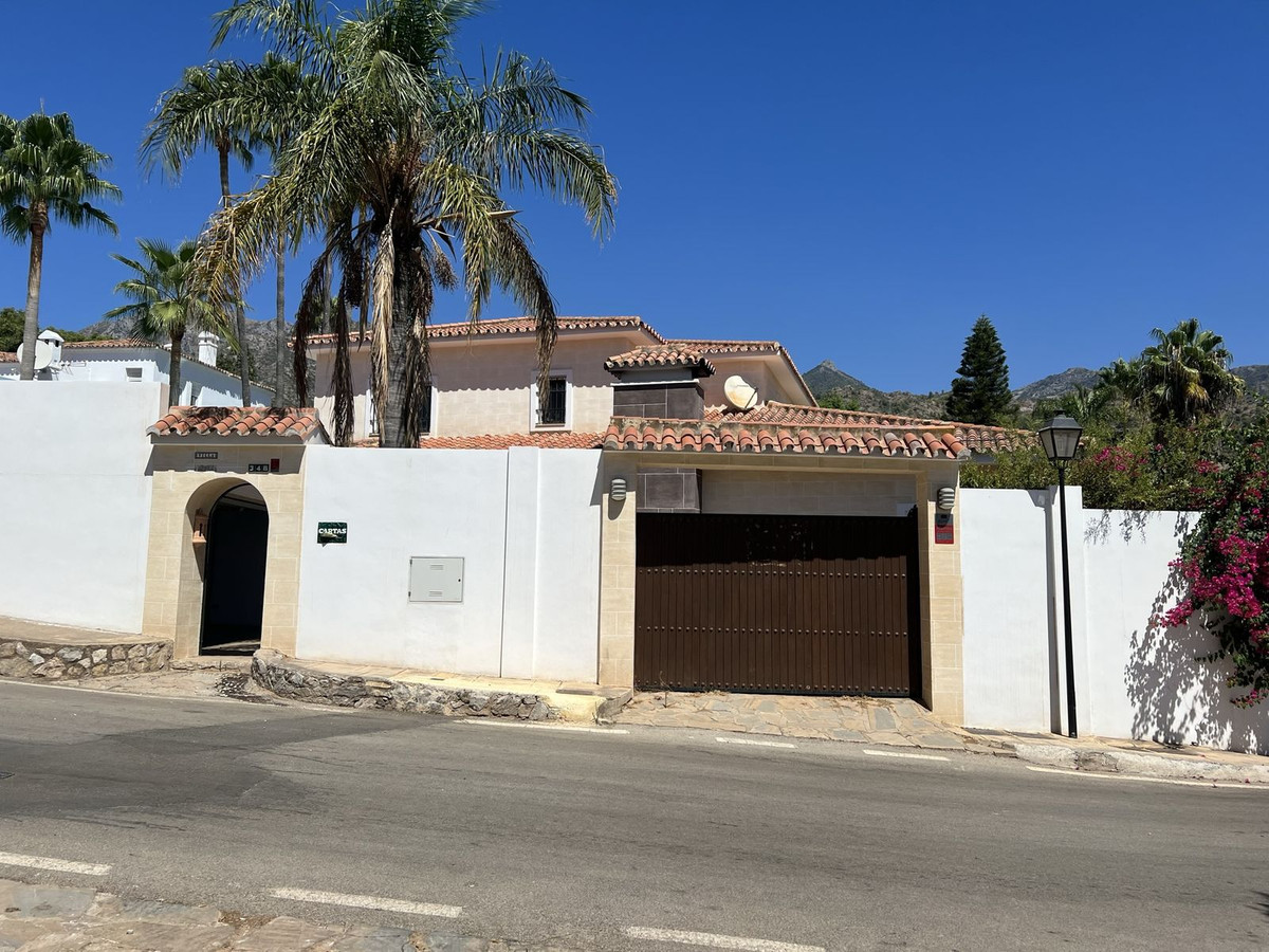  Villa, Detached  for sale    in Marbella