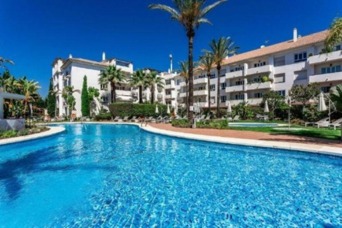 						Apartment  Middle Floor
													for sale 
																			 in Nueva Andalucía
					