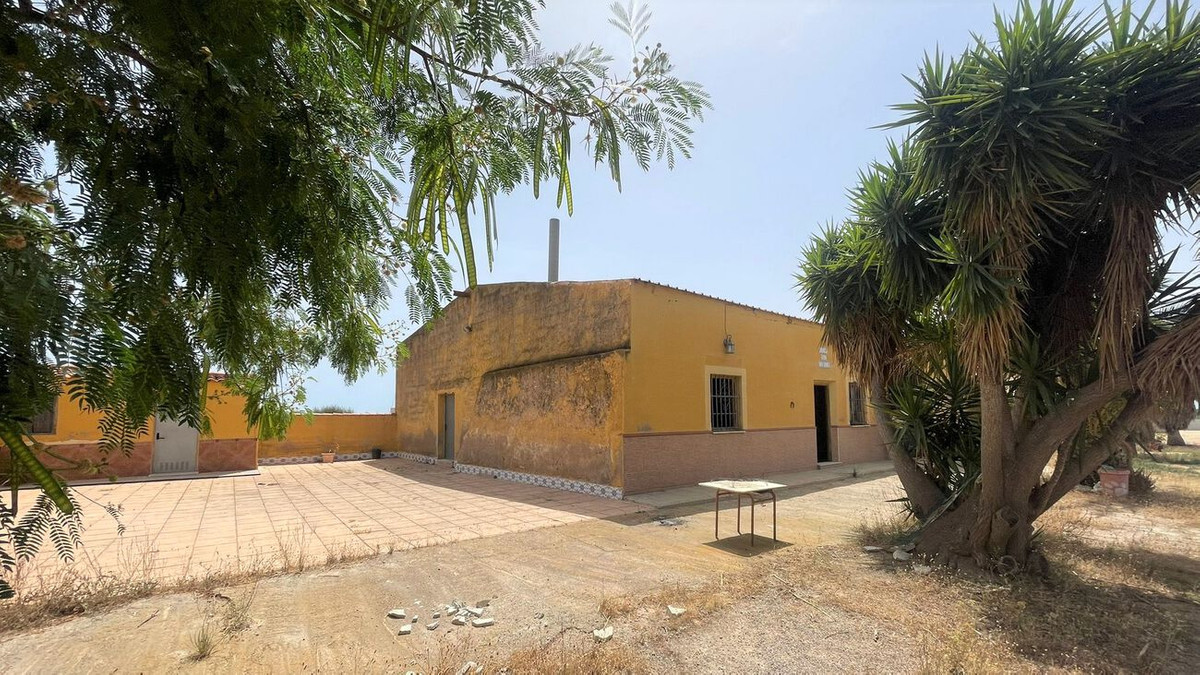 Equestrian Club in Balsicas, in the province of Murcia.
For sale with an active license, a great opp, Spain