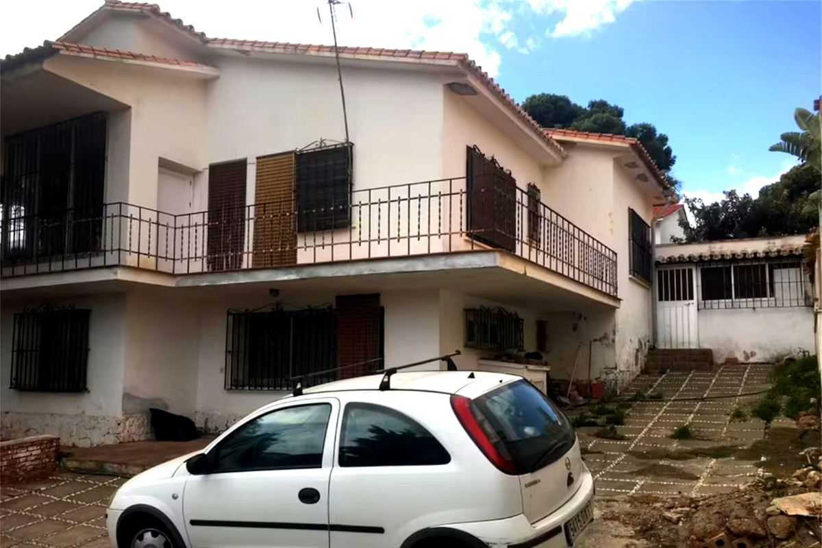 6 bedroom Villa For Sale in Benalmadena Costa, Málaga