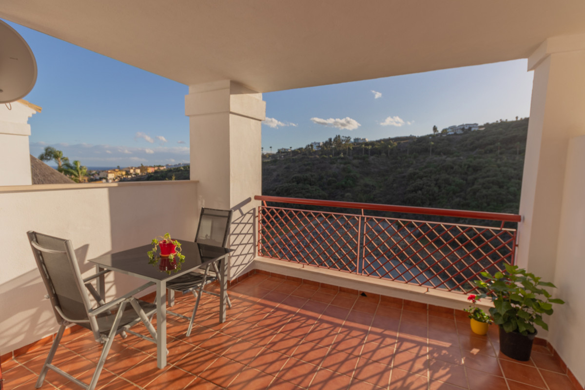 Spacious south facing flat in perfect condition in Residencial Nueva Alcaidesa with mountain, lake and sea views.