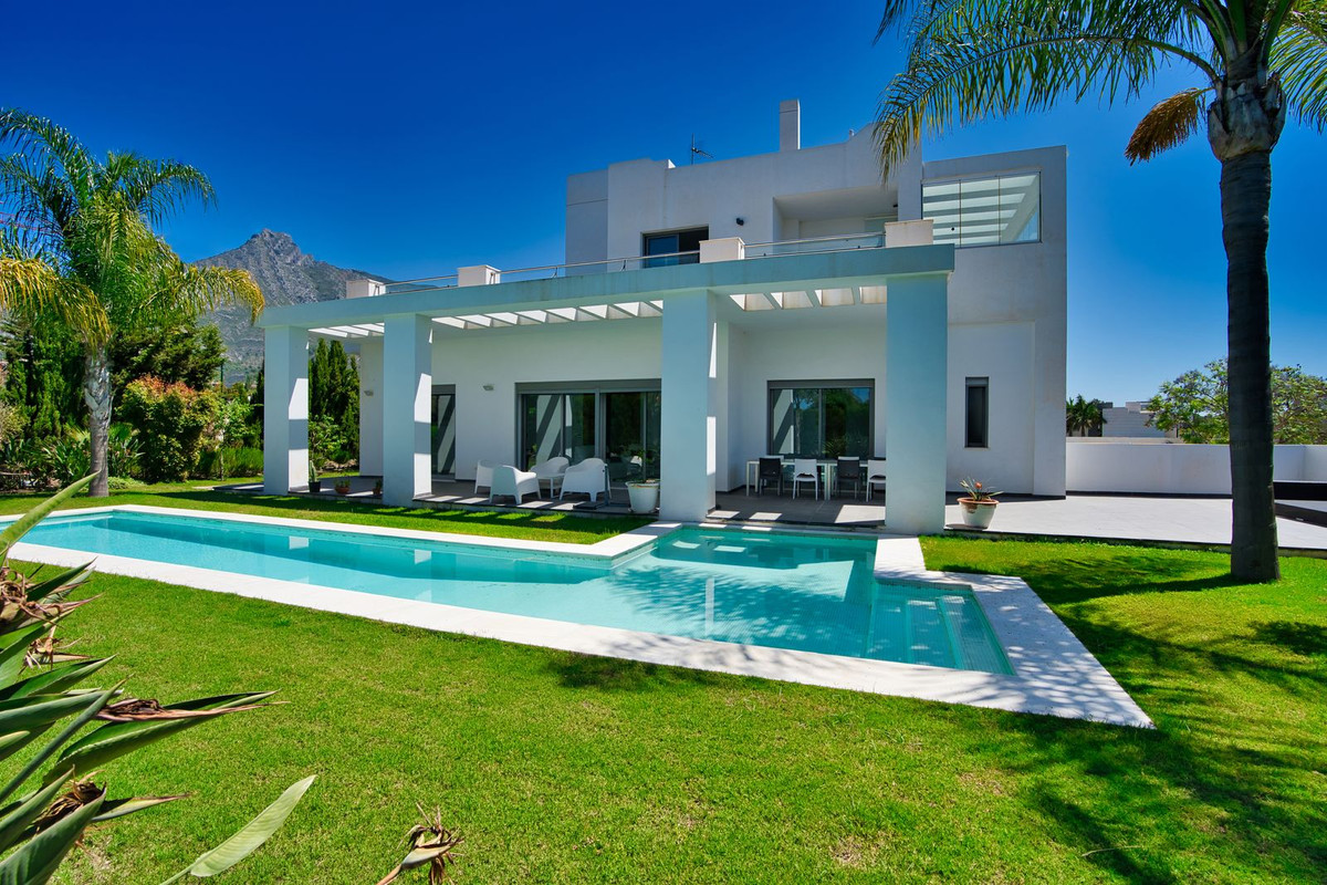 Villa for sale in Nagüeles, Costa del Sol