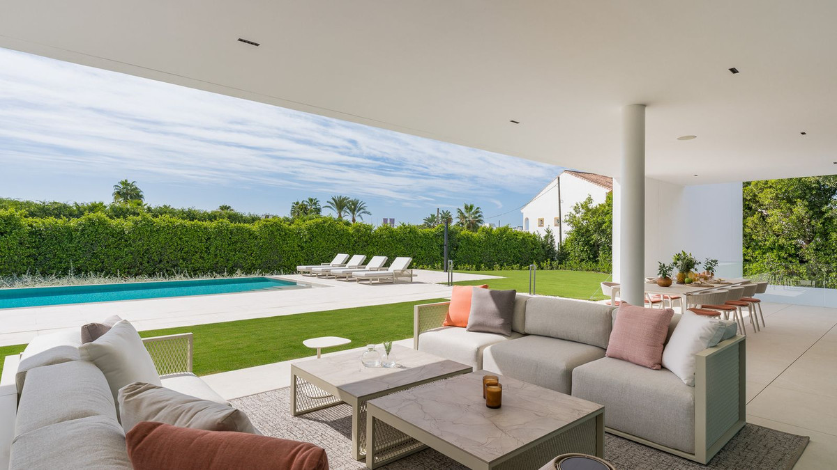 Villa in The Golden Mile, Costa del Sol, Málaga on Costa del Sol En venta