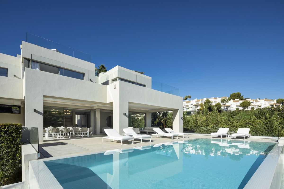 5 bedroom villa for sale nueva andalucia