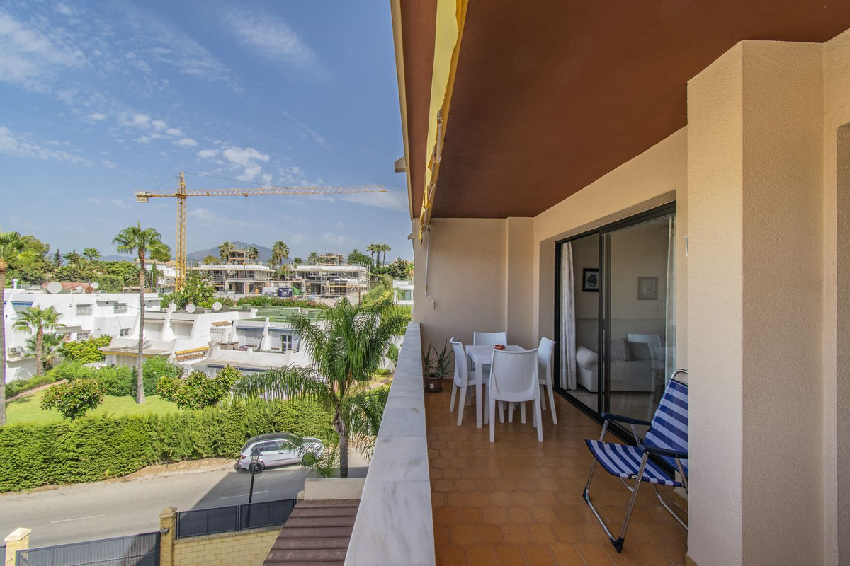 Apartamento Planta Media en Nueva Andalucía, Costa del Sol
