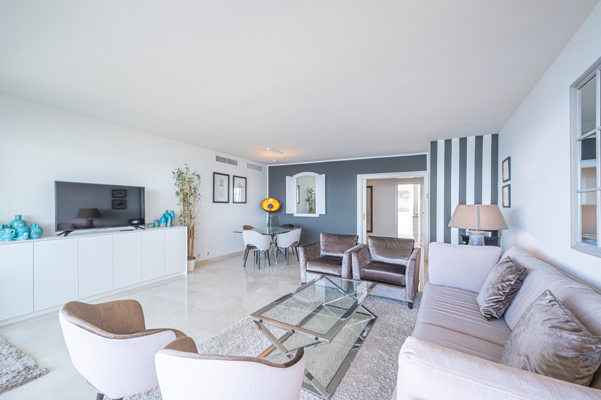 4 bedroom Apartment For Sale in Estepona, Málaga - thumb 10