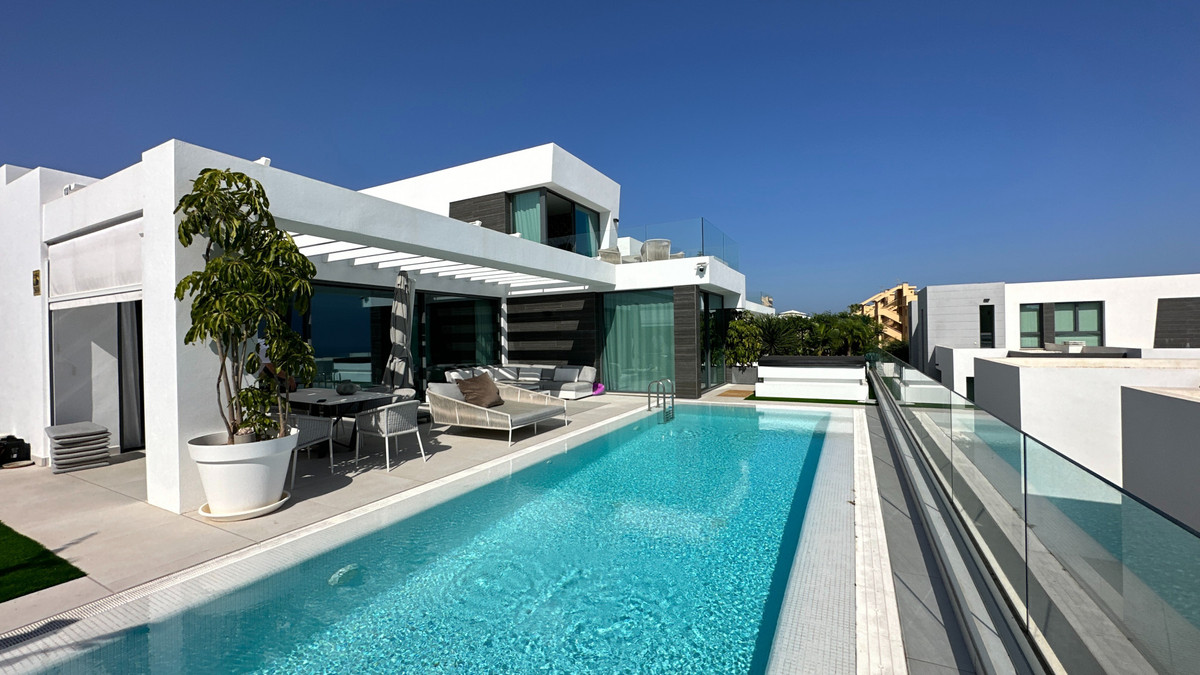 Detached Villa for sale in Marbella R4367527