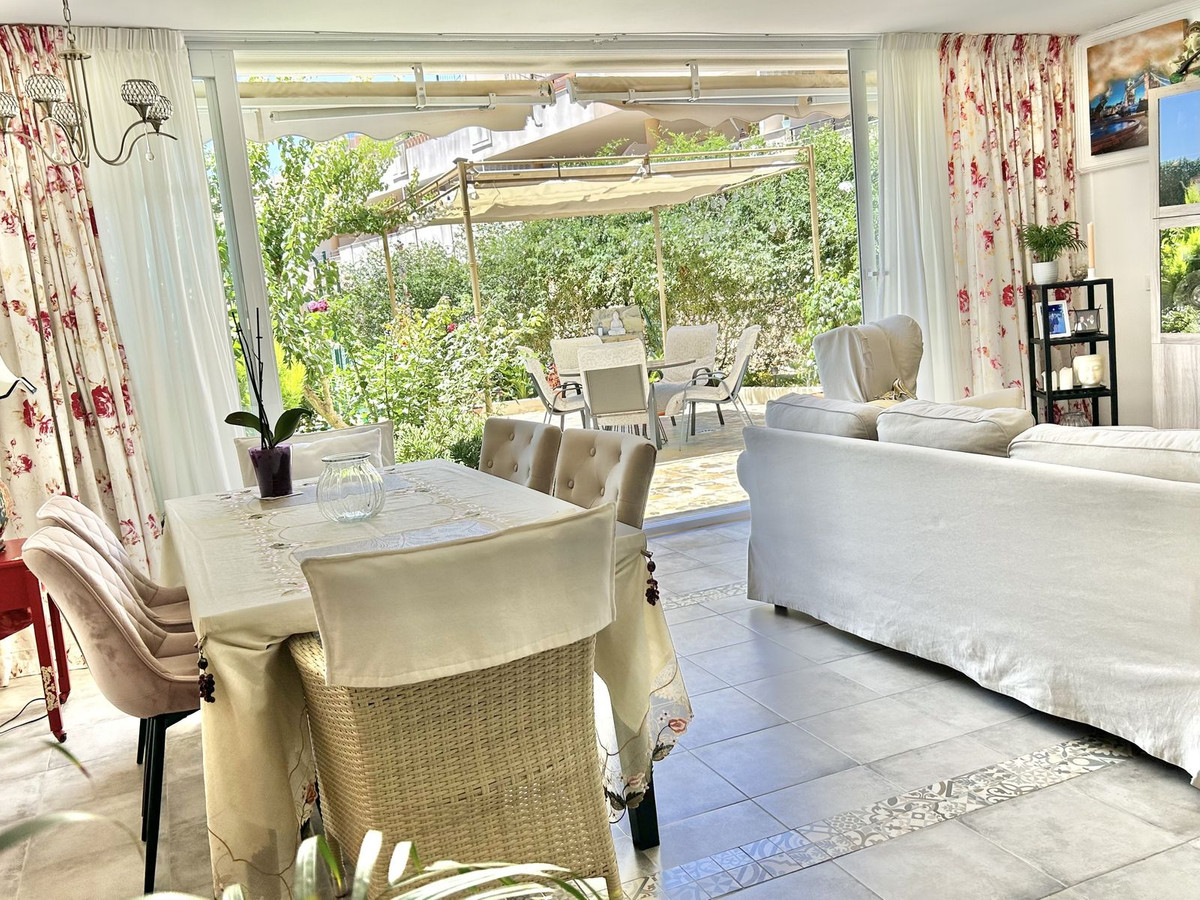 Apartment for sale in Hacienda de Casares on the ground floor, has a private garden of 108 m2.