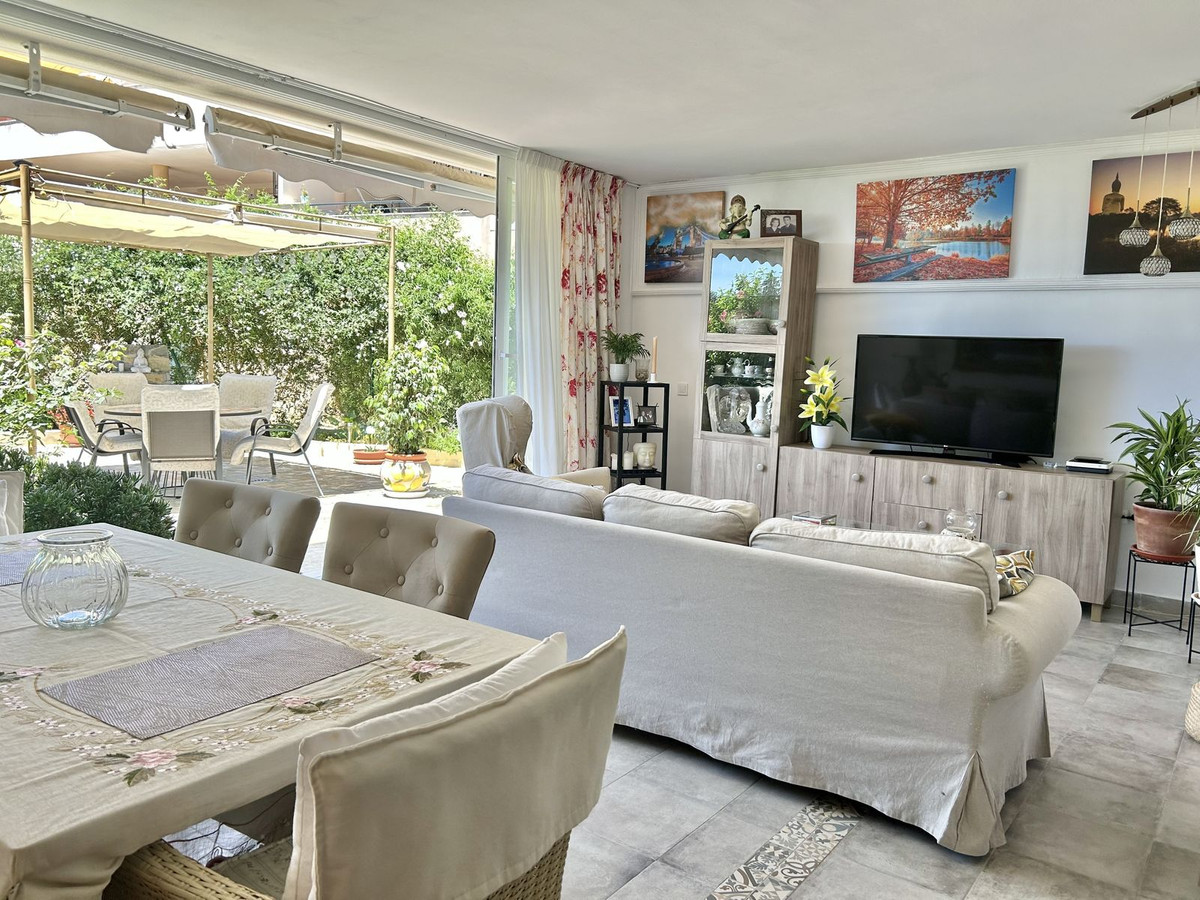 Apartment for sale in Hacienda de Casares on the ground floor, has a private garden of 108 m2.