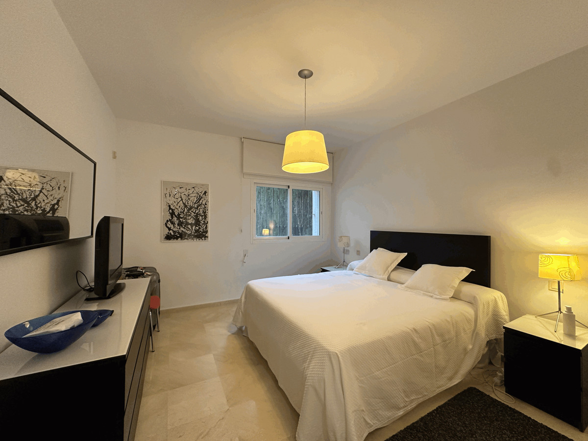 Apartamento con 4 Dormitorios en Venta Estepona