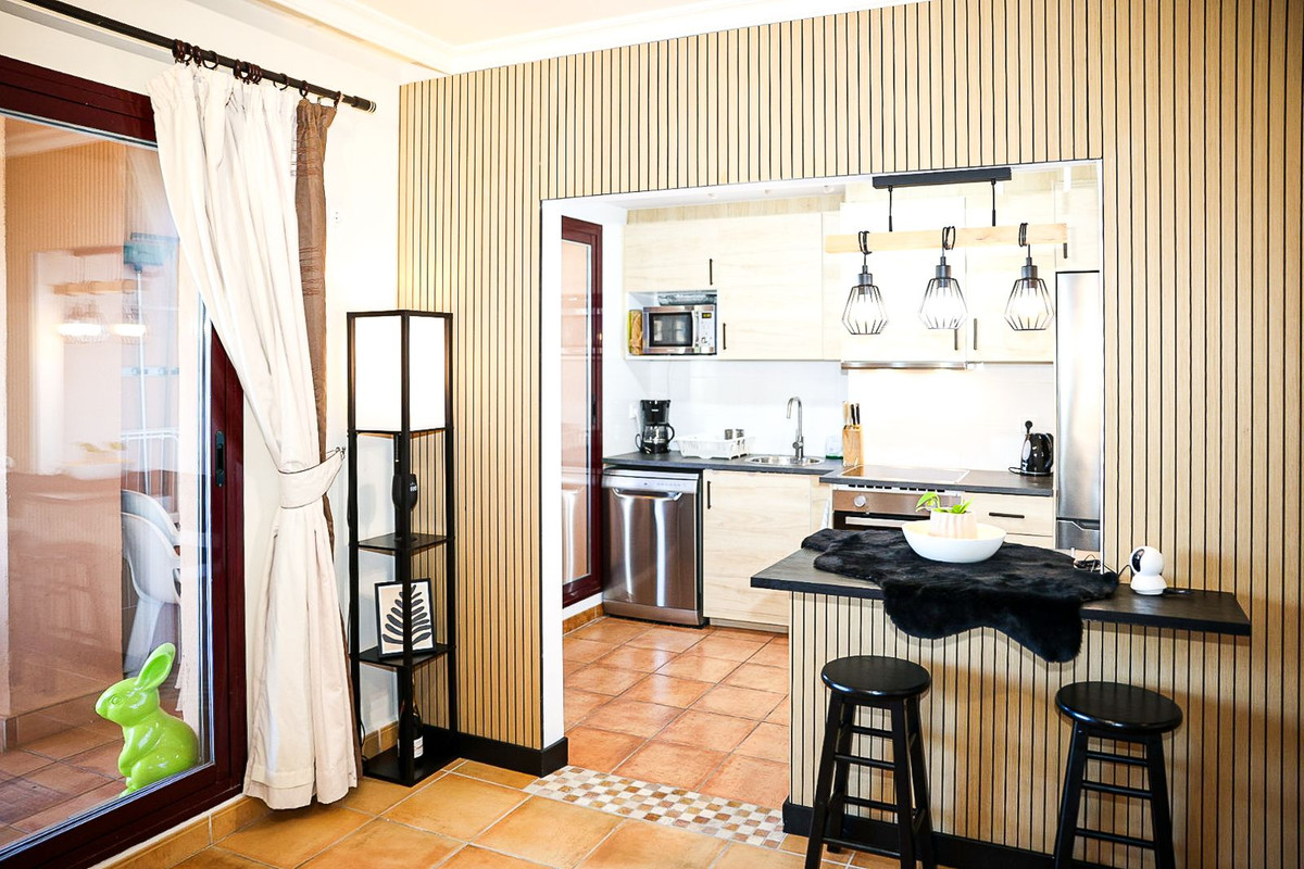 Apartment Middle Floor in Calahonda, Costa del Sol
