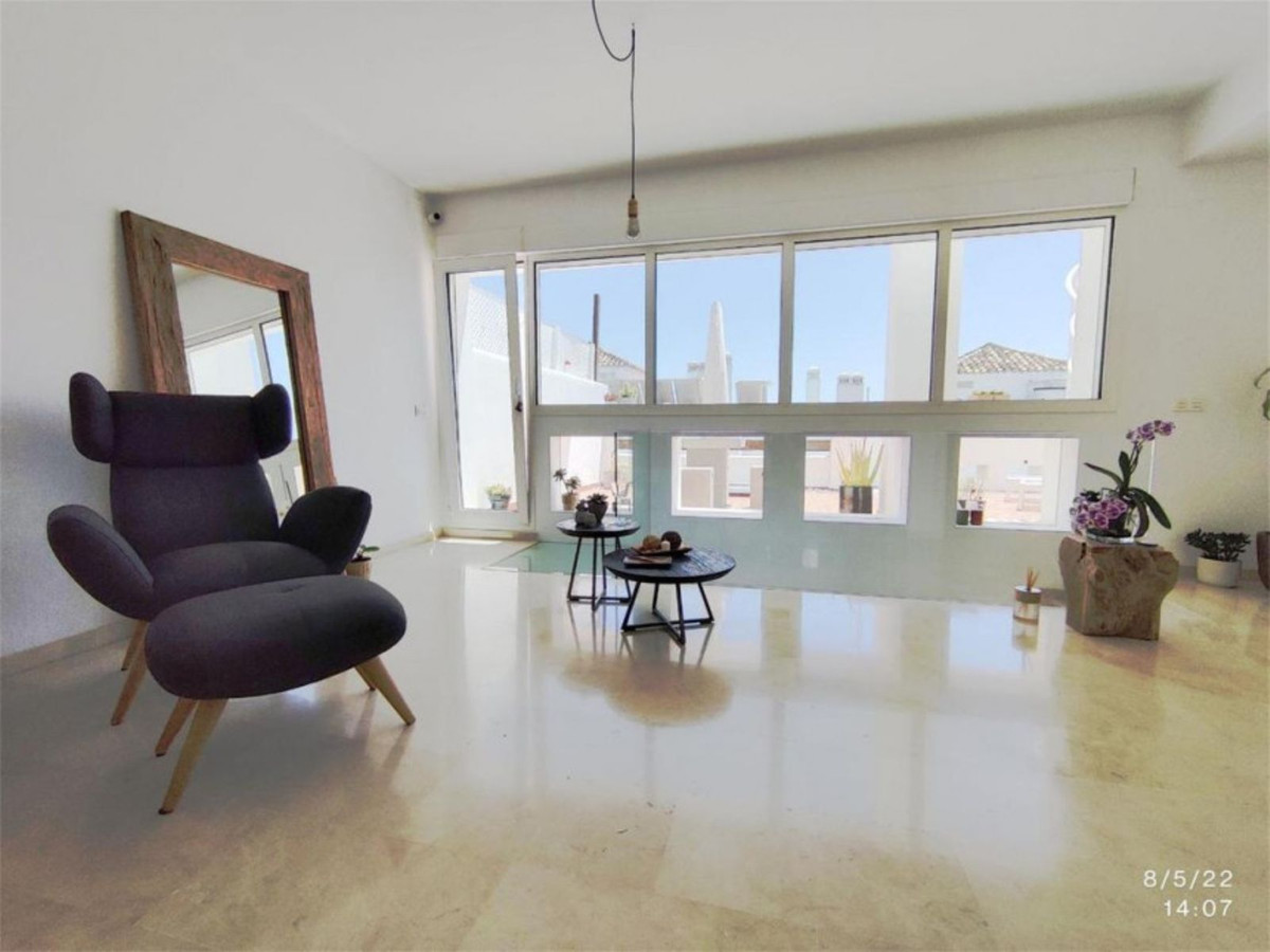 Apartment Penthouse for sale in Estepona