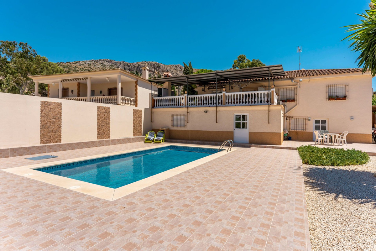This extremely well-presented villa is situated on the outskirts of Teba. Only 55 mins to Malaga and, Spain