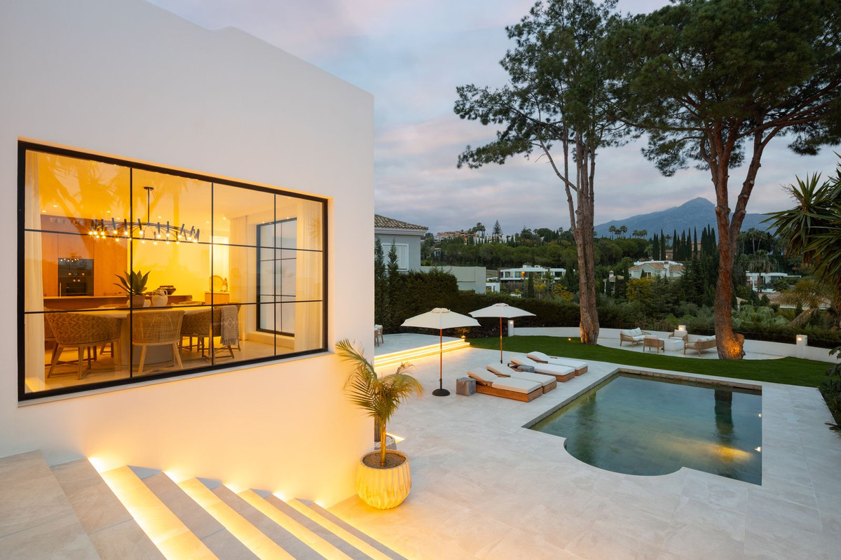 Villa te koop in Nueva Andalucía R4649617