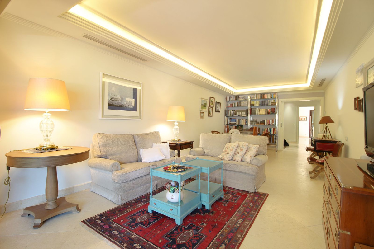 Apartment Middle Floor for sale in Guadalmina Baja, Costa del Sol