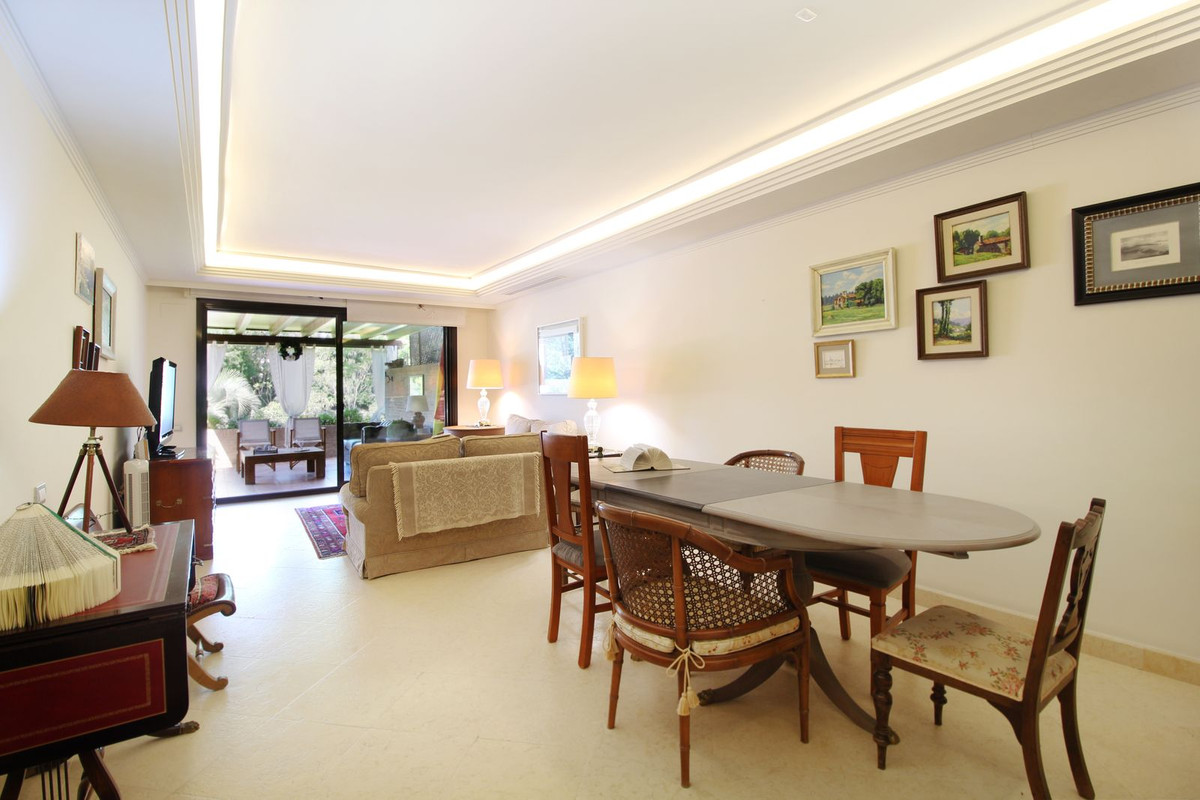 Apartment Middle Floor for sale in Guadalmina Baja, Costa del Sol