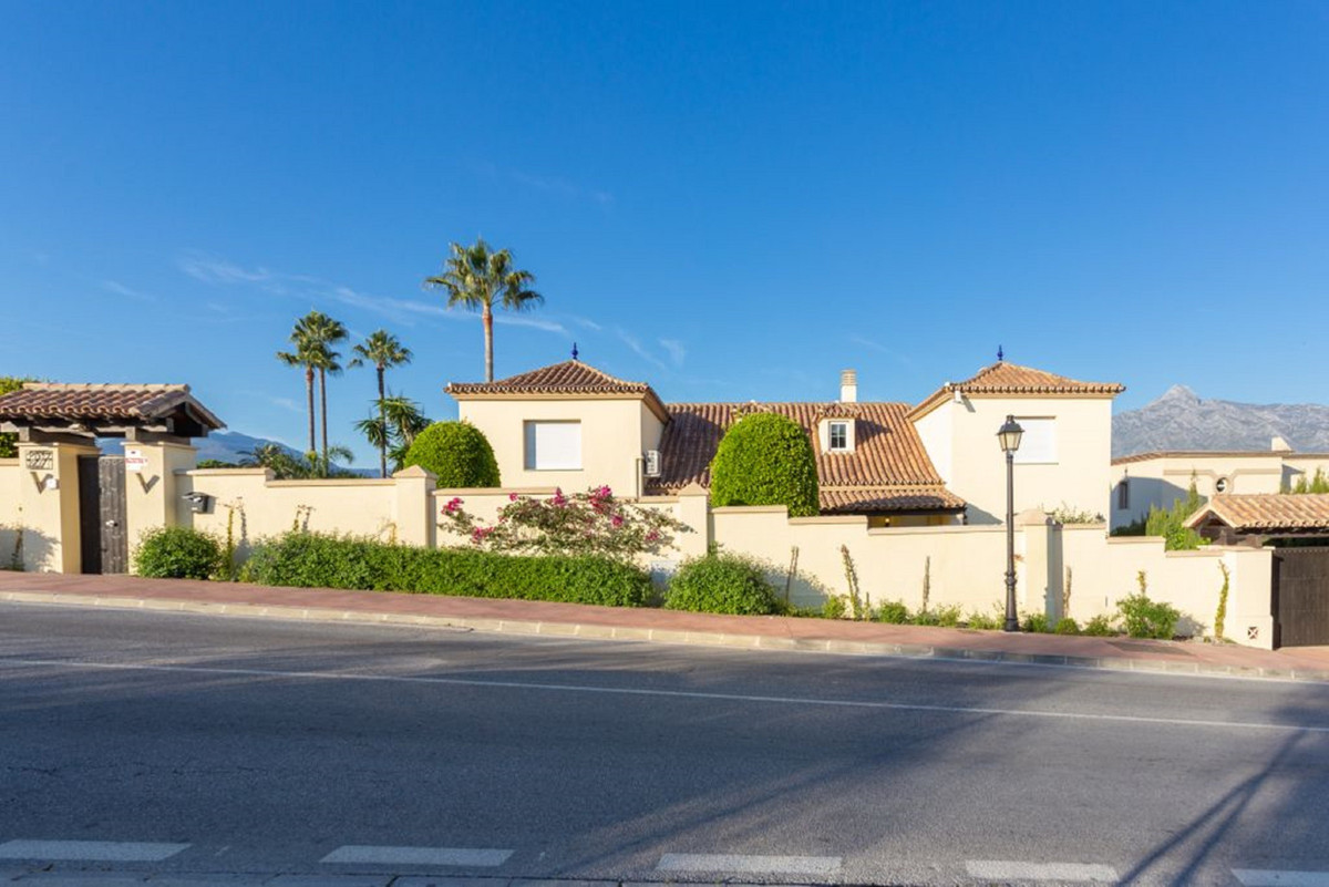 Villa en venta en Nueva Andalucía, Costa del Sol