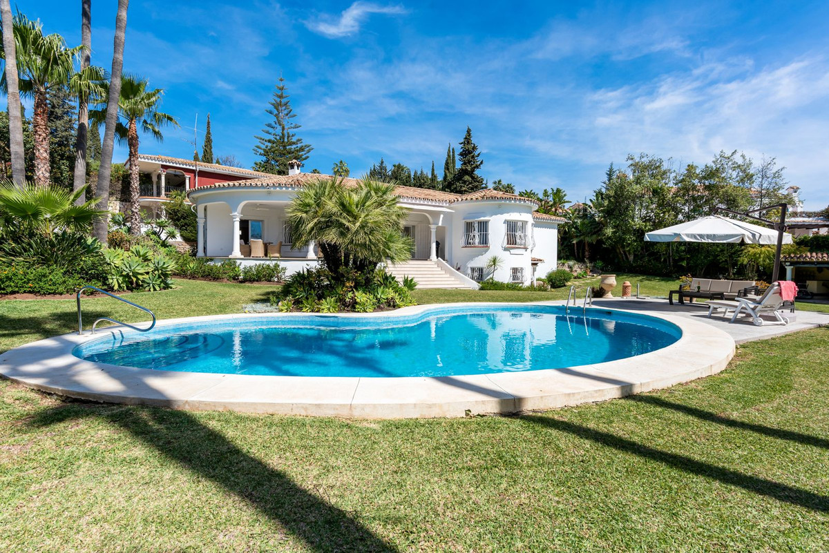 Villa Detached for sale in El Paraiso