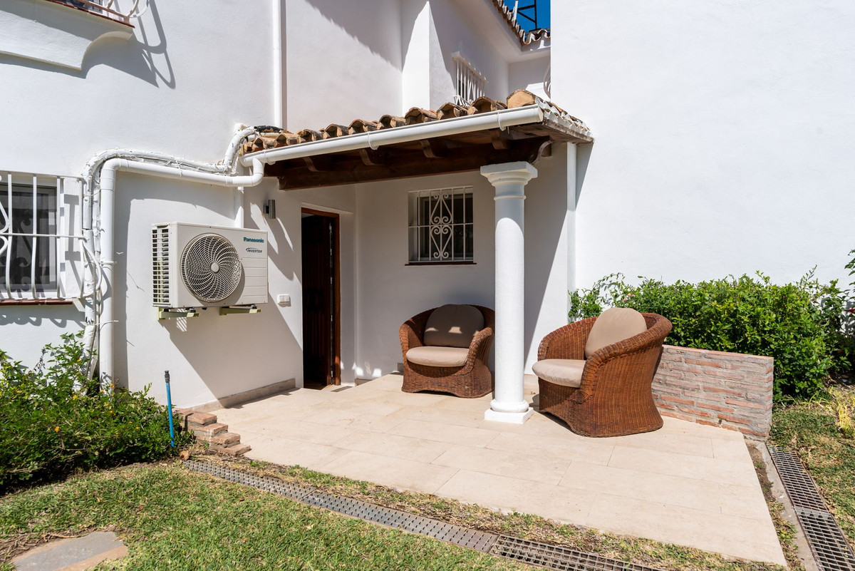 Villa te koop in El Paraiso R4440883