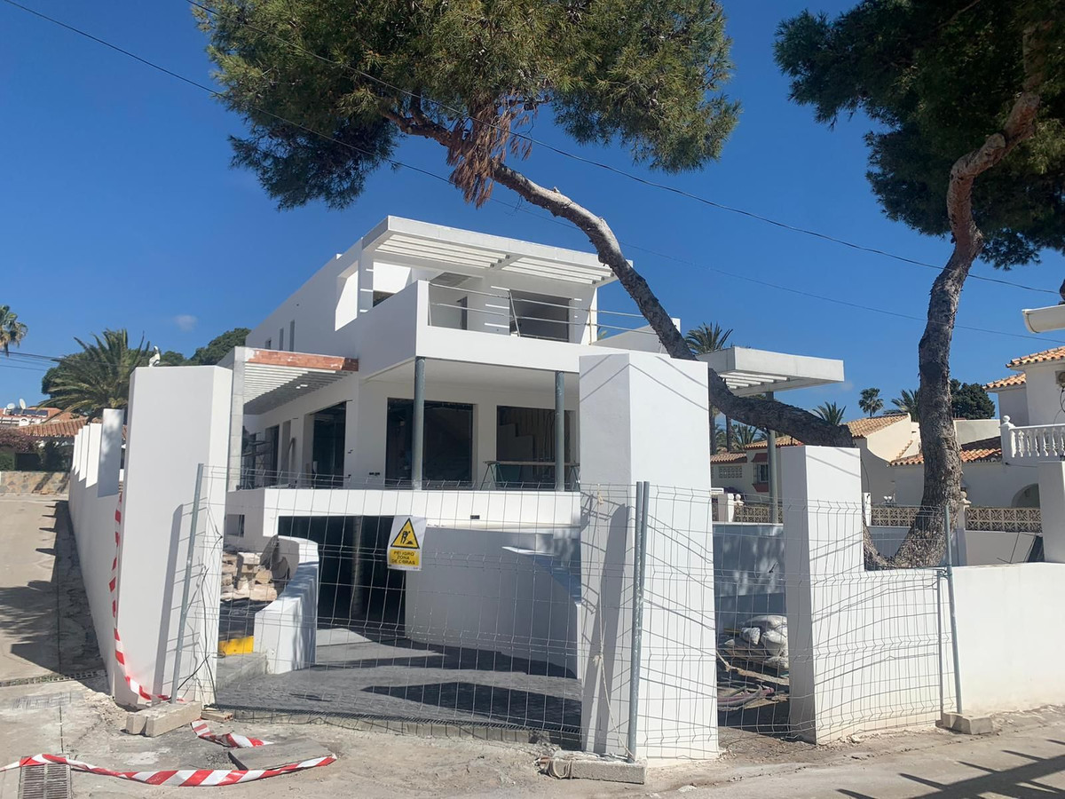 Villa Detached for sale in Marbesa