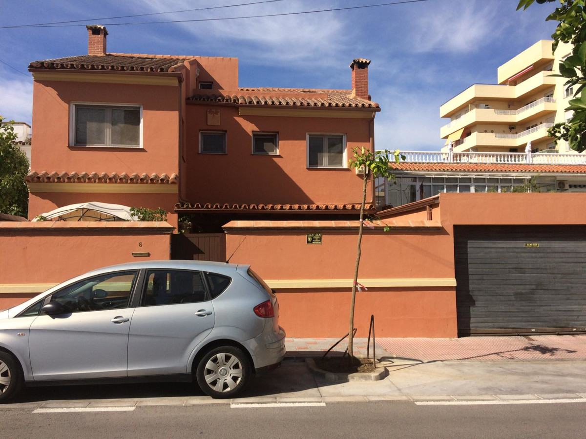 						Villa  Individuelle
													en vente 
																			 à Fuengirola
					