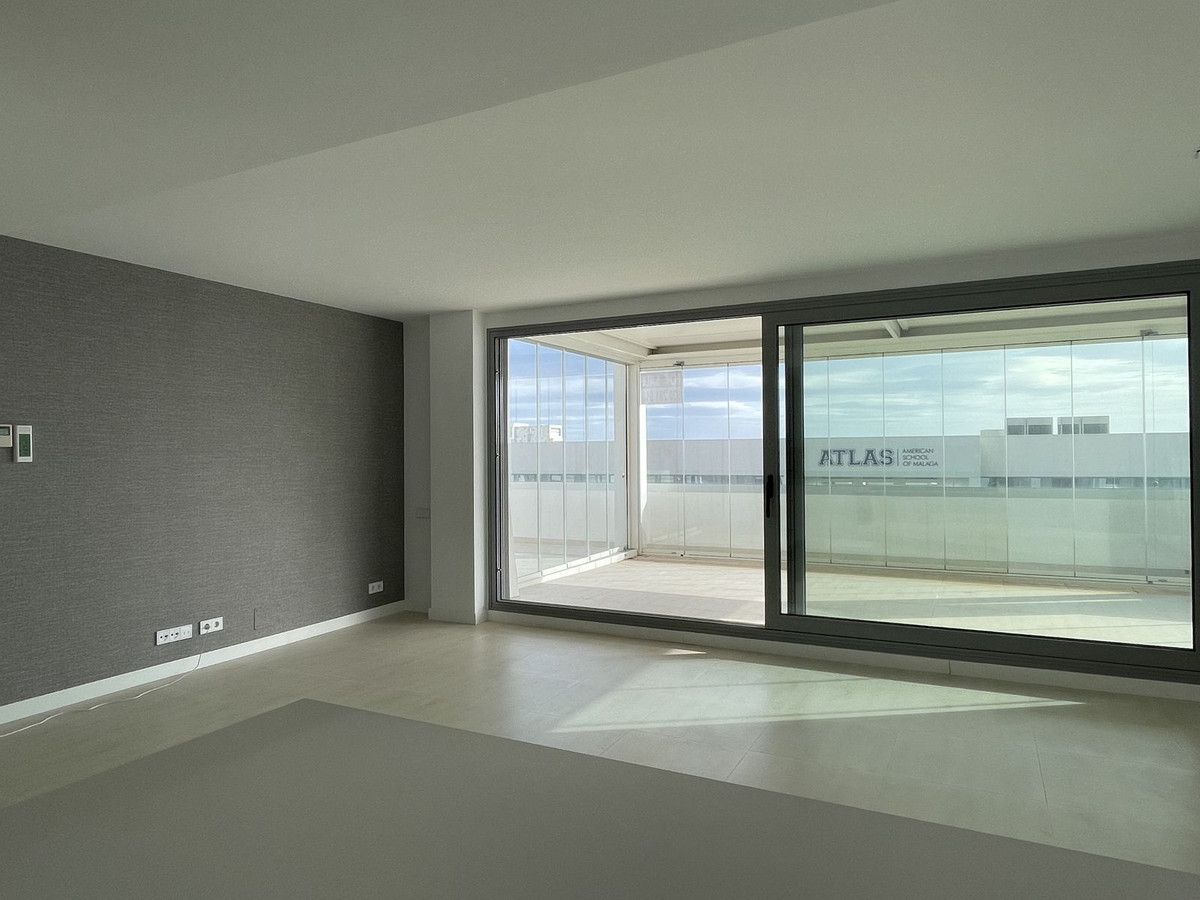 3 bedroom Apartment For Sale in Estepona, Málaga