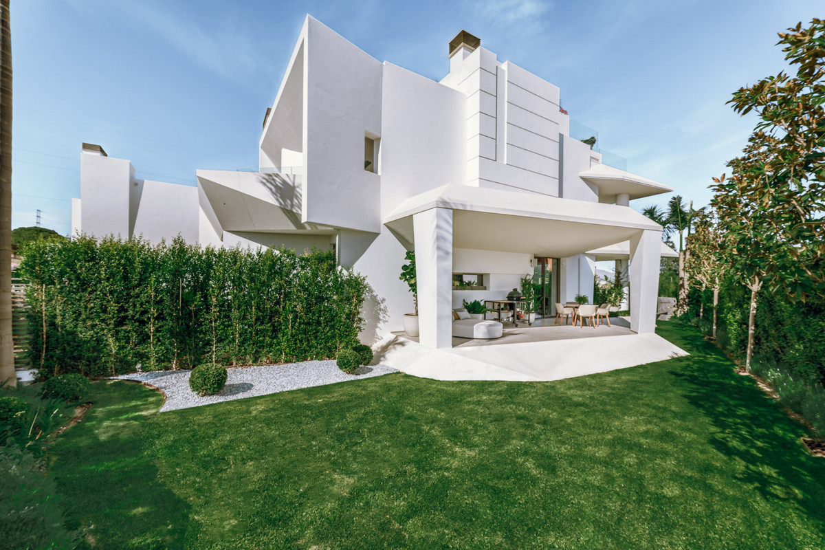 Villa te koop in Nueva Andalucía R4202452