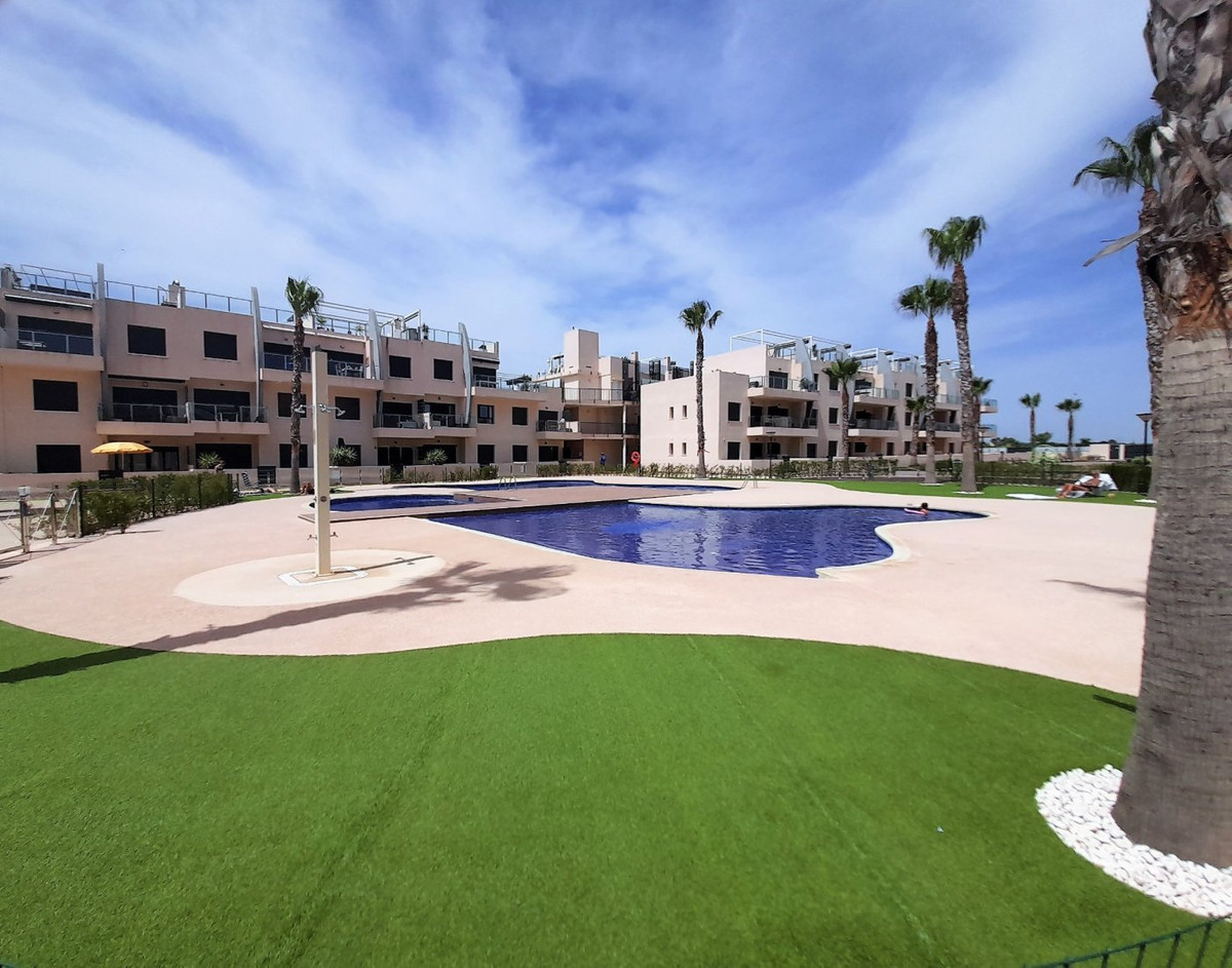 This modern residential complex of lovely apartments is located in the popular area of Mil Palmeras  Spain
