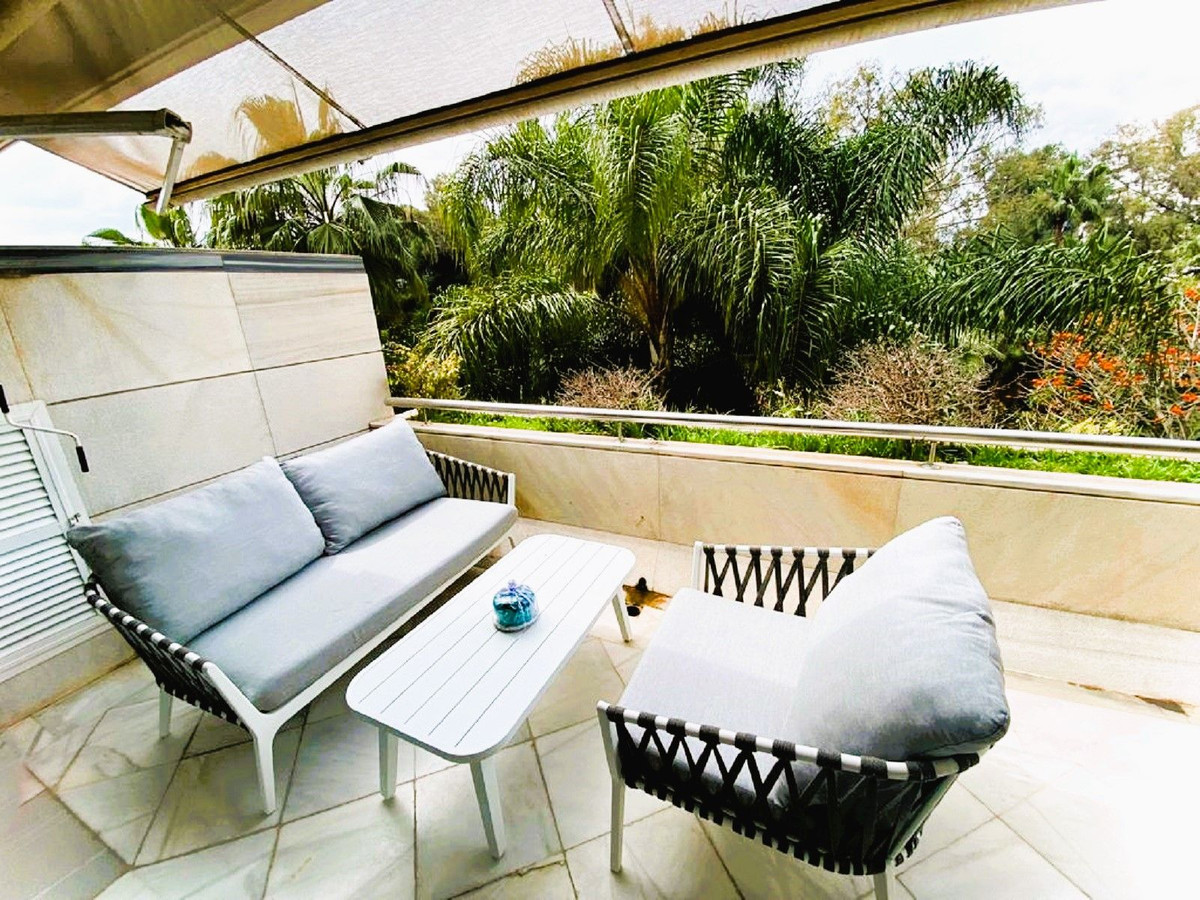 2 Bedroom Middle Floor Apartment For Sale Marbella, Costa del Sol - HP4448002