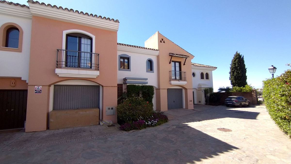 Semi-Detached House for sale in Los Arqueros, Costa del Sol