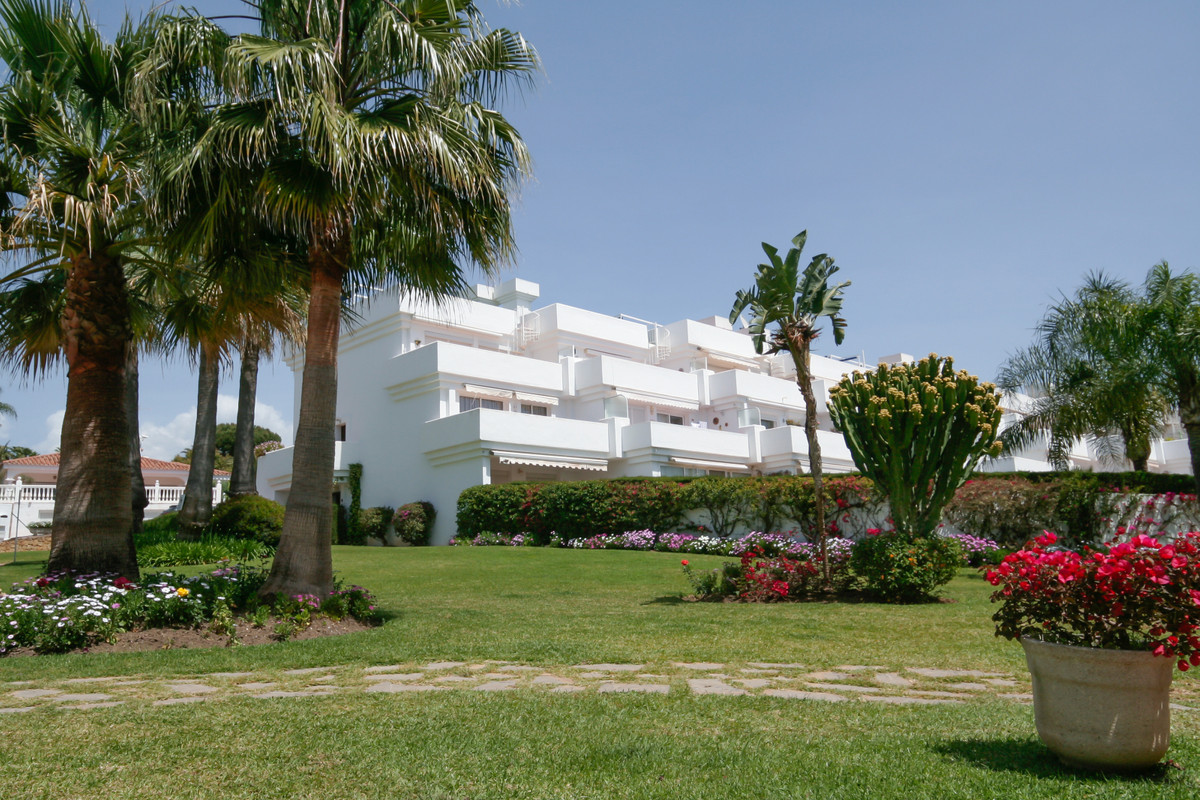  Apartment, Penthouse  for sale    in Estepona