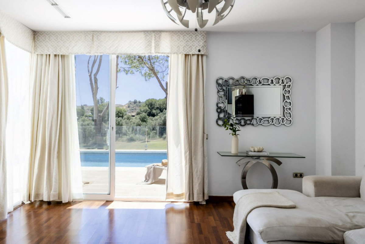 4 bedroom Villa For Sale in La Cala Golf, Málaga - thumb 4