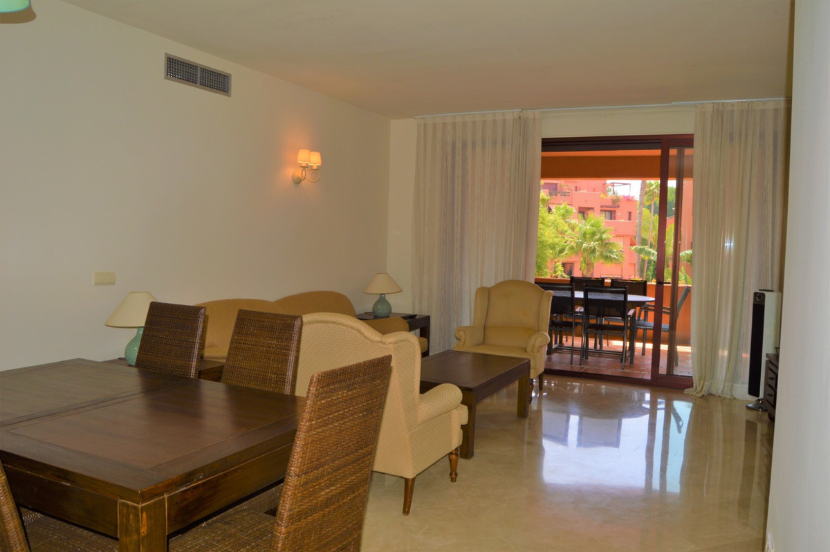 Apartment Middle Floor in Las Chapas, Costa del Sol
