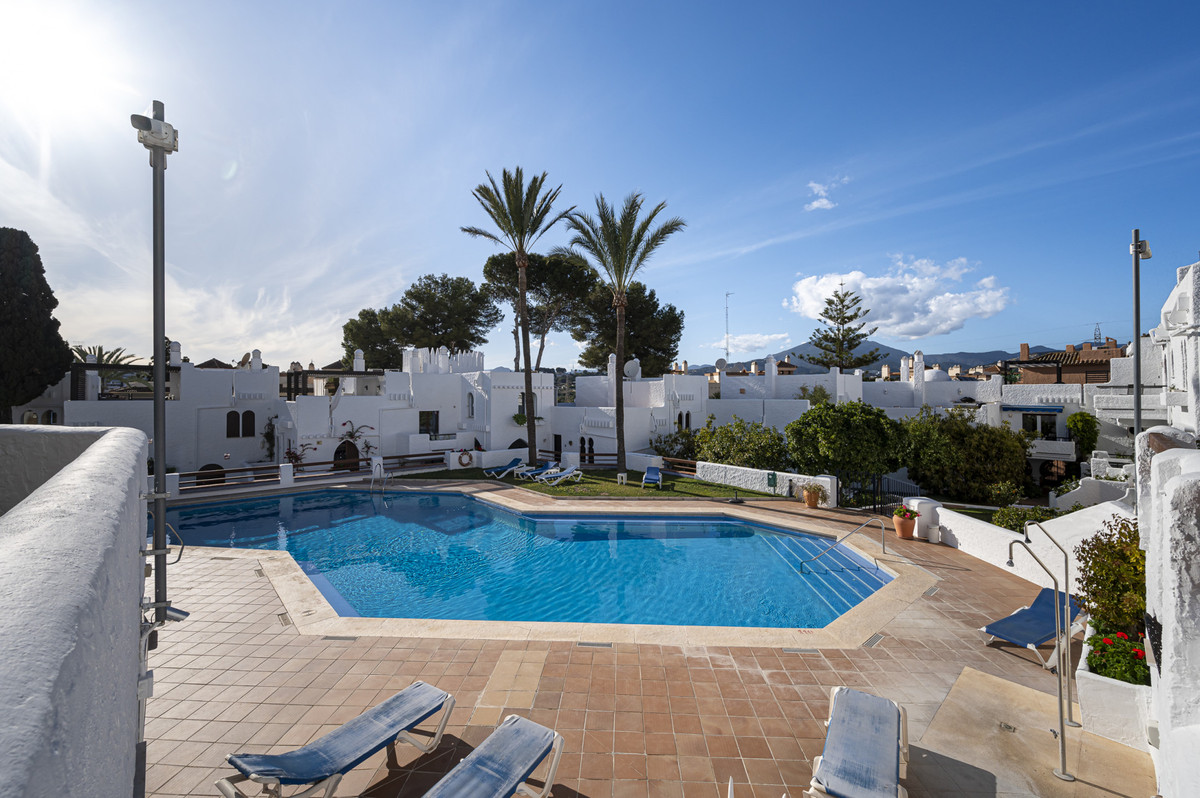 4 bedroom townhouse for sale nueva andalucia