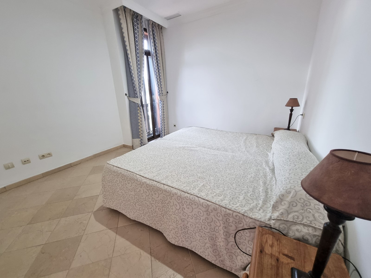 Apartamento con 2 Dormitorios en Venta Estepona