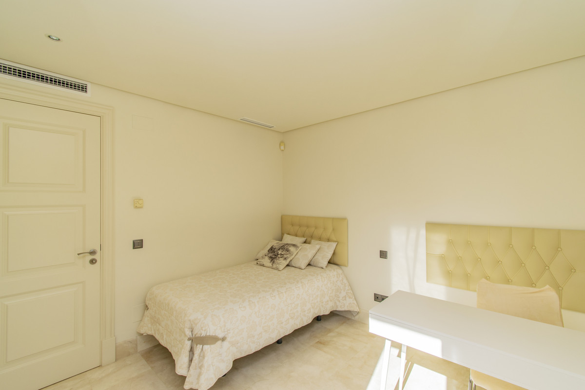 Apartment Ground Floor for sale in Estepona, Costa del Sol