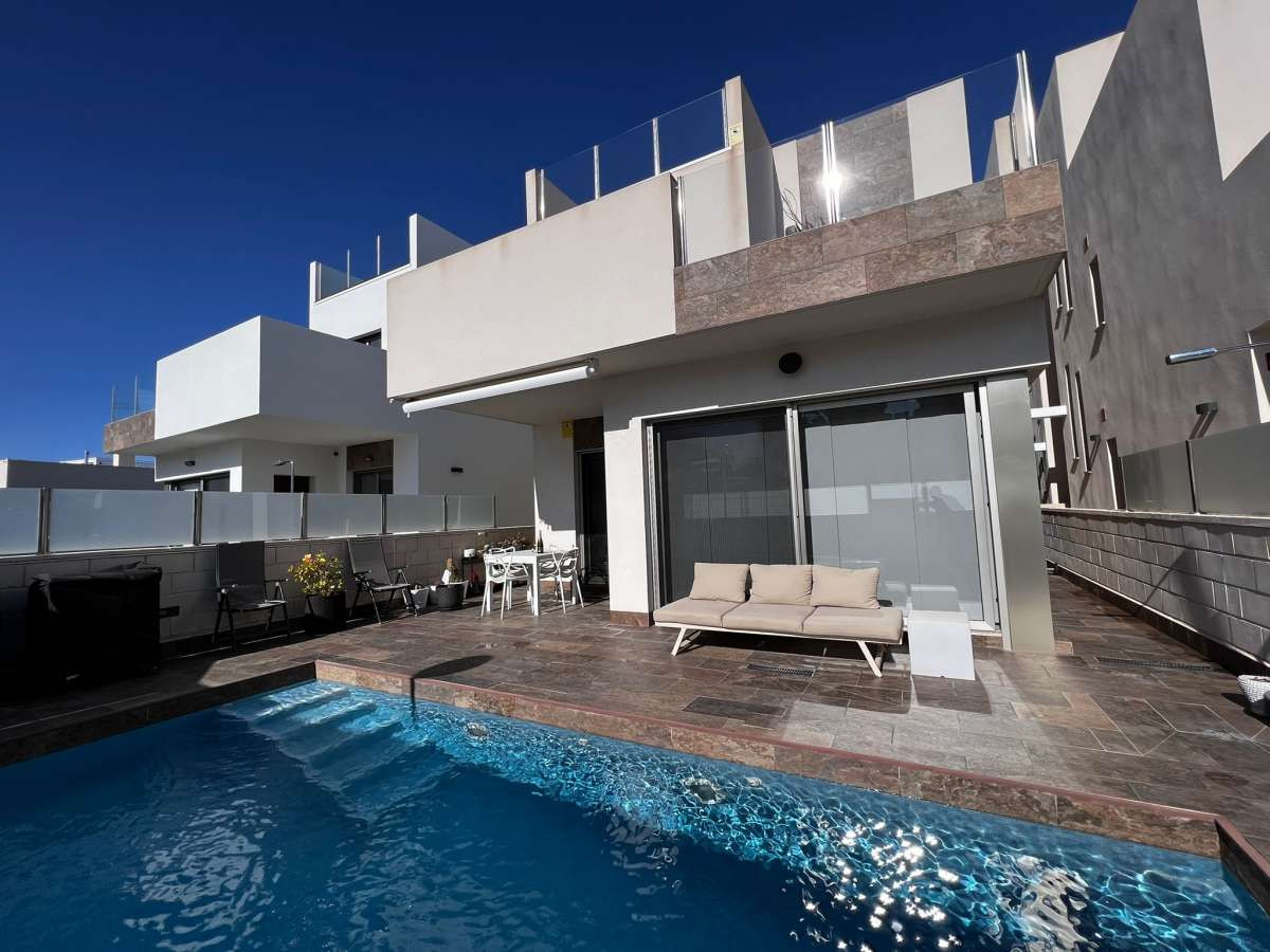 Modern, ready-to-use villa with private heated pool in Villamartin ( Orihuela Costa)

Located just 8, Spain