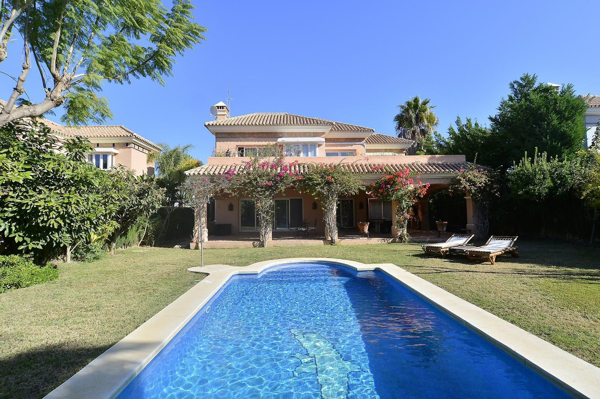 4 Bedroom Villa with La Concha Views in Nueva Andalucia

The location
The villa is located in Nueva , Spain