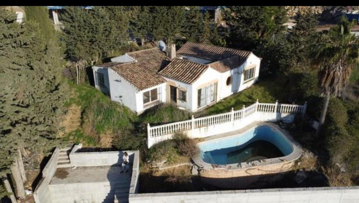 Detached Villa, Estepona, Costa del Sol.
4 Bedrooms, 3 Bathrooms, Built 167 m², Garden/Plot 588 m².
, Spain