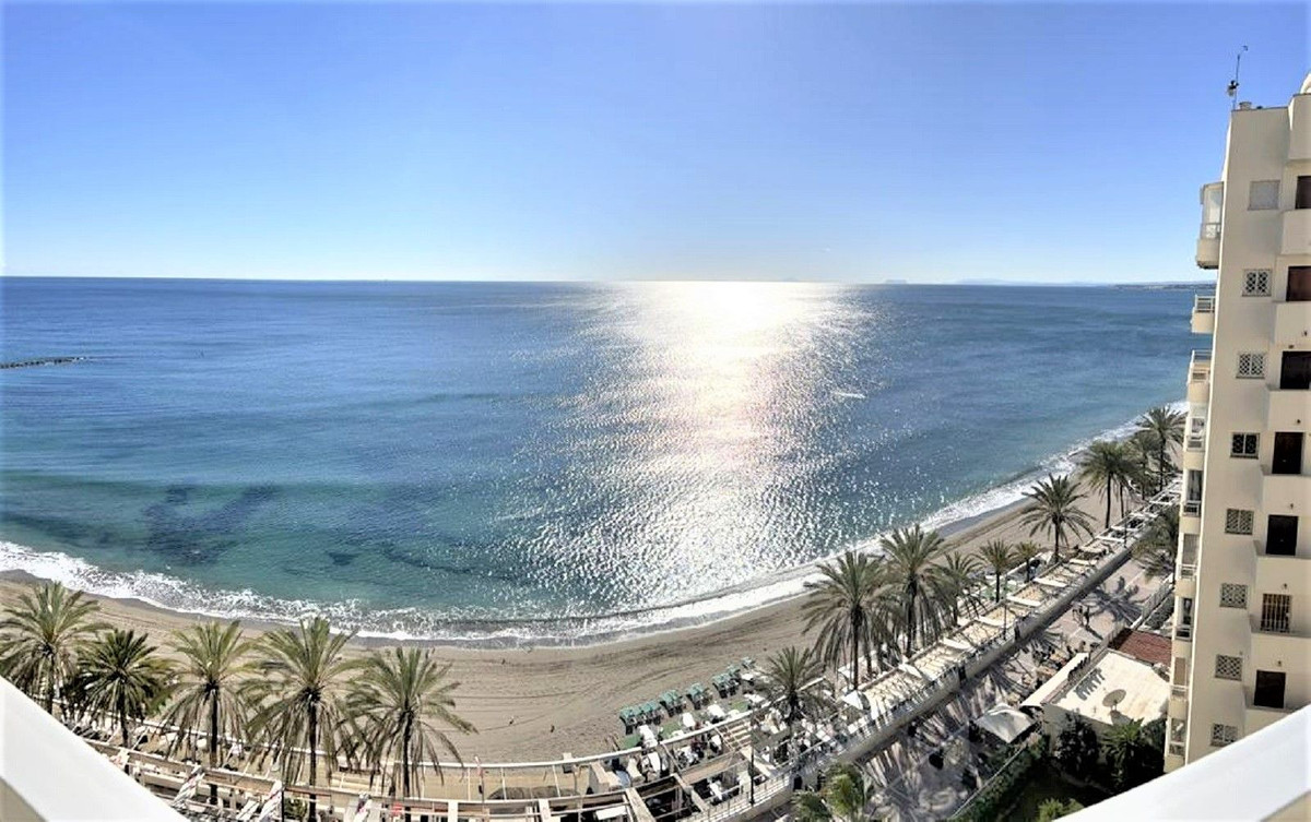 Simply stunning 1 bed apartment renovated to the highest standards. 
exception views 
the current ow, Spain