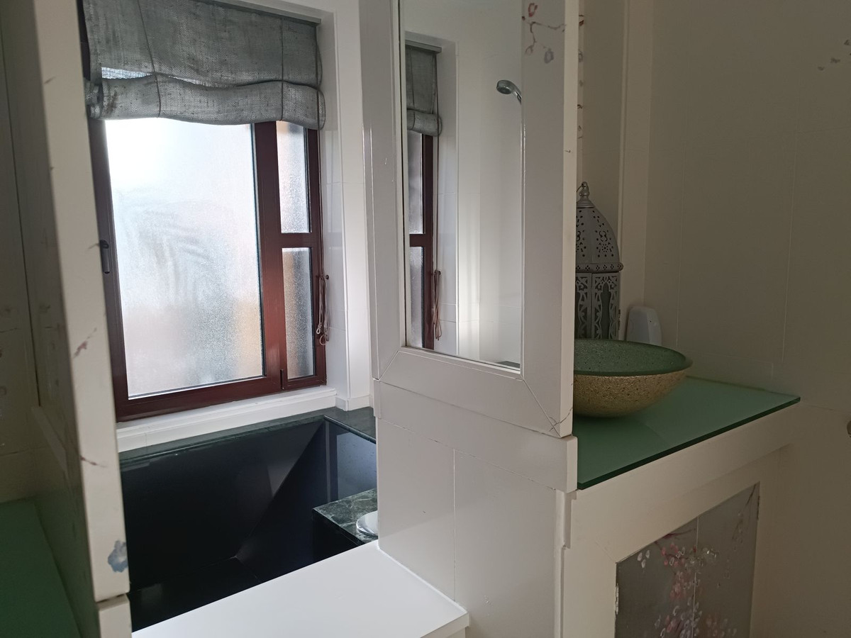 2 bedroom Apartment For Sale in Puerto Banús, Málaga - thumb 24