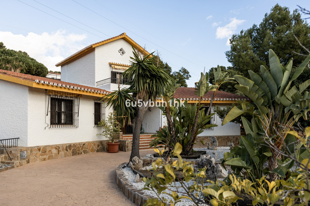 Villa for sale in Pinares de San Anton, Malaga with 5 bedrooms, 4 bathrooms, 2 en suite bathrooms, 1, Spain