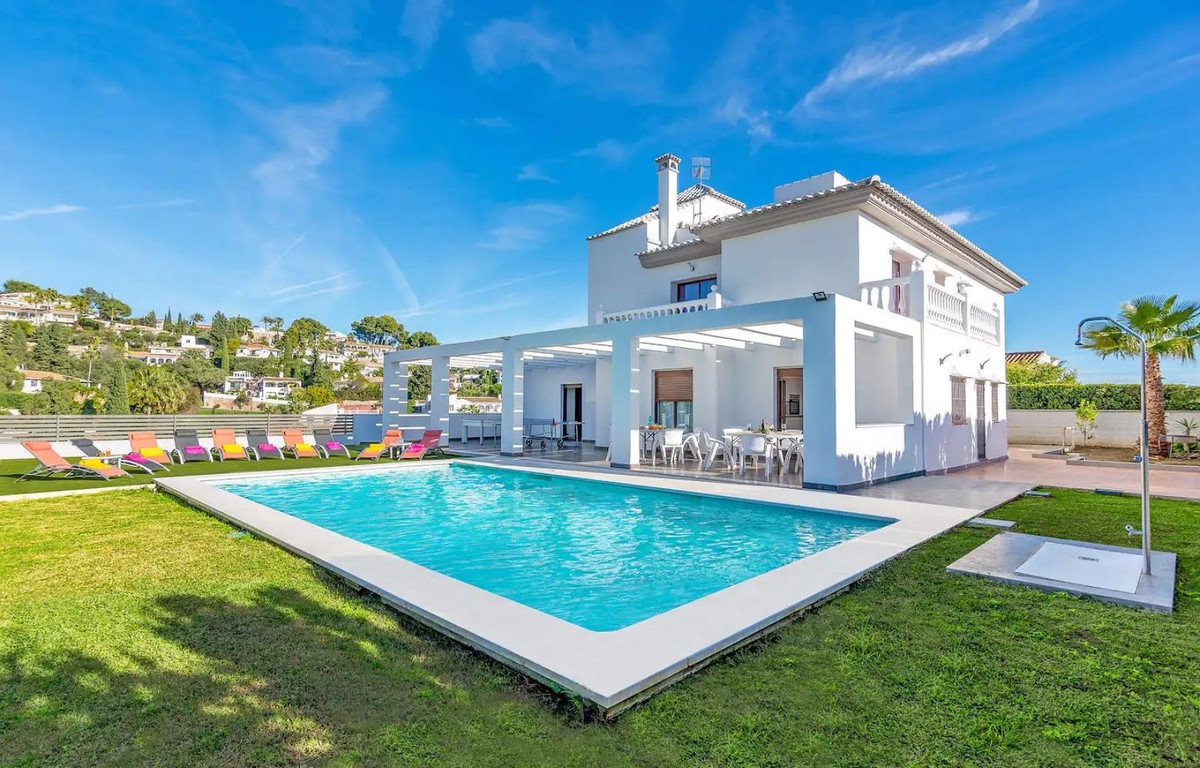 5 Bedroom Detached Villa For Sale Sierrezuela, Costa del Sol - HP4640161