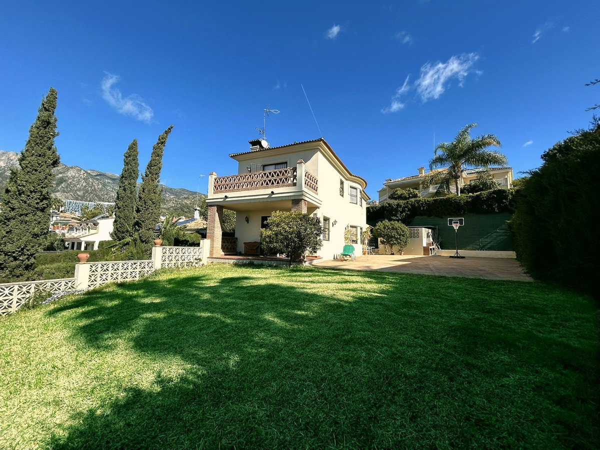 Detached Villa for sale in Marbella R4675210