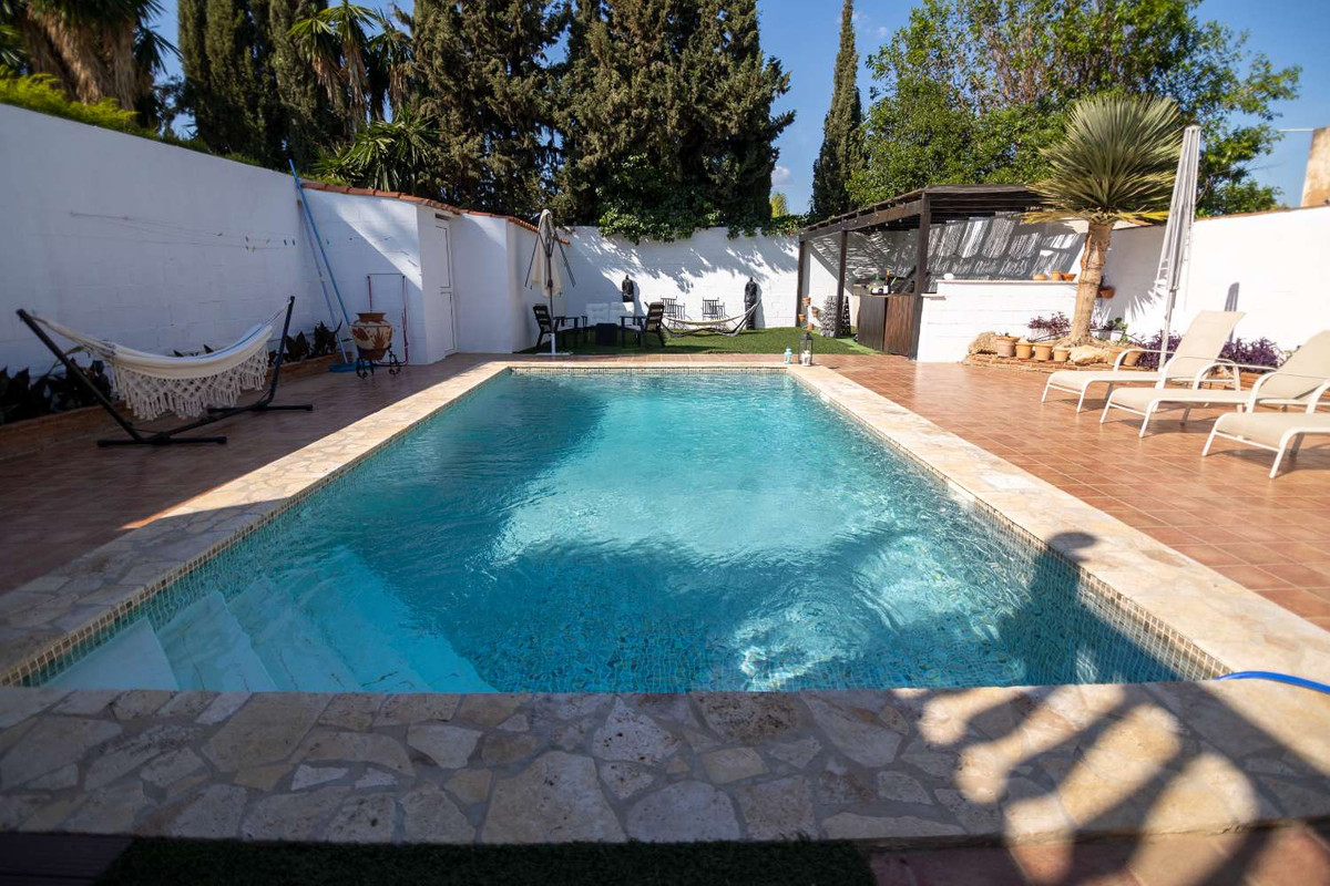 VILLA FOR SALE IN CHURRIANA
If what you are looking for is a quiet area and at the same time close t, Spain